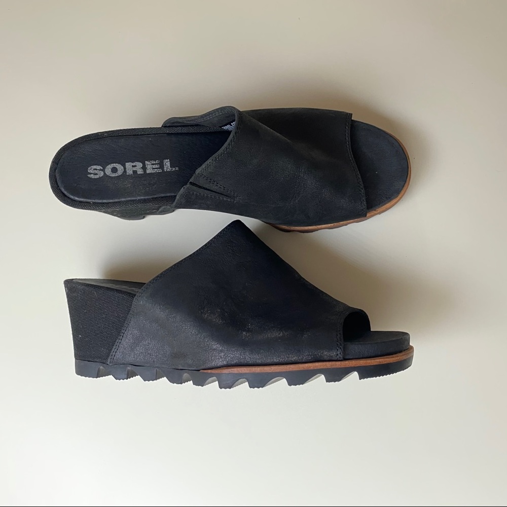 Sorel women’s Black Leather wedge Slip Ons 9.5